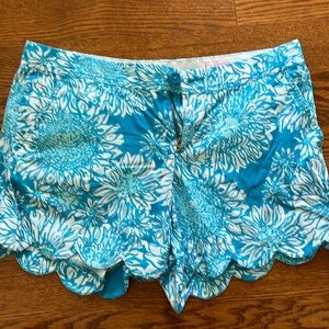 Lilly Pulitzer 5” Buttercup Scalloped shorts